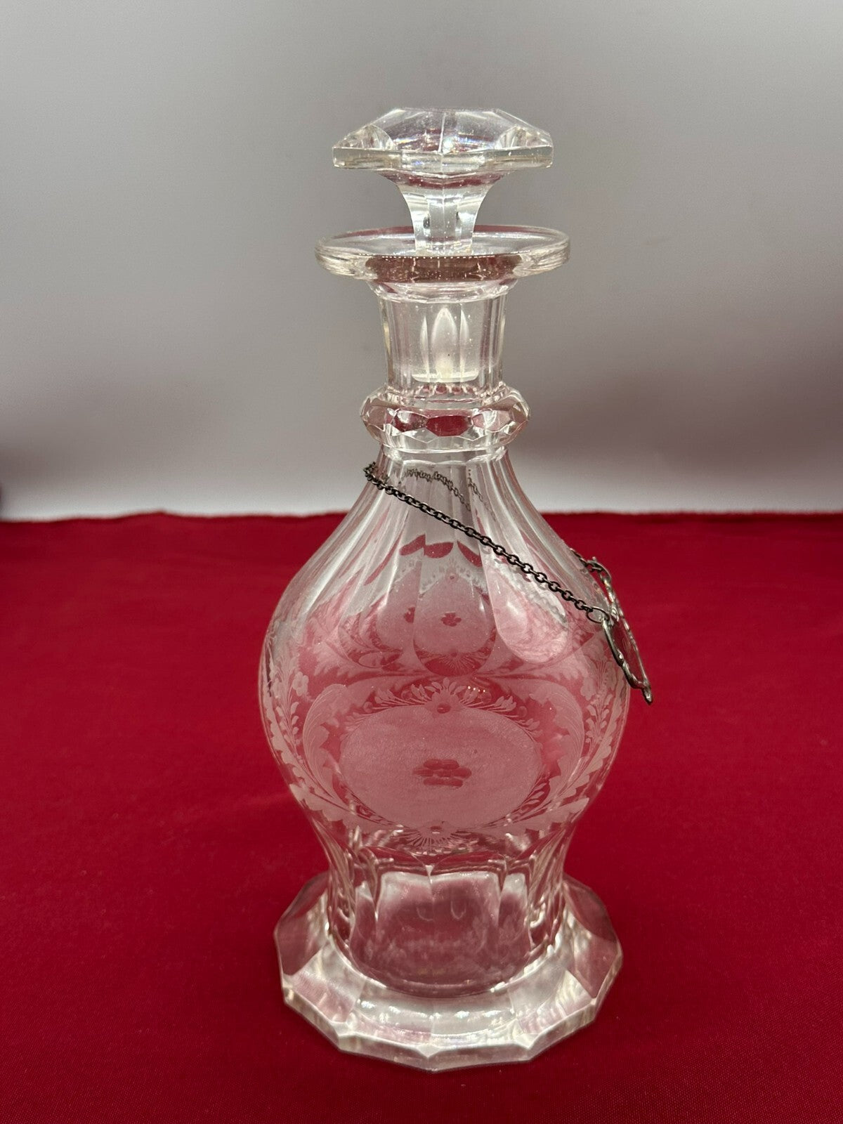 Vintage Karaffe Flasche mit Stöpsel Glas Ätzdekor Versilberte Plakette