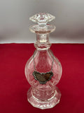 VINTAGE KARAFFE FLASCHE MIT STÖPSEL GLAS ÄTZDEKOR VERSILBERTE PLAKETTE