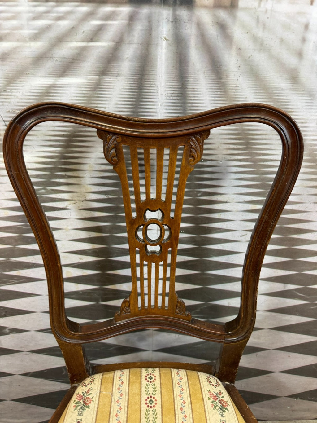 Antiker Jugendstil Stuhl um 1920 Eiche Gestell