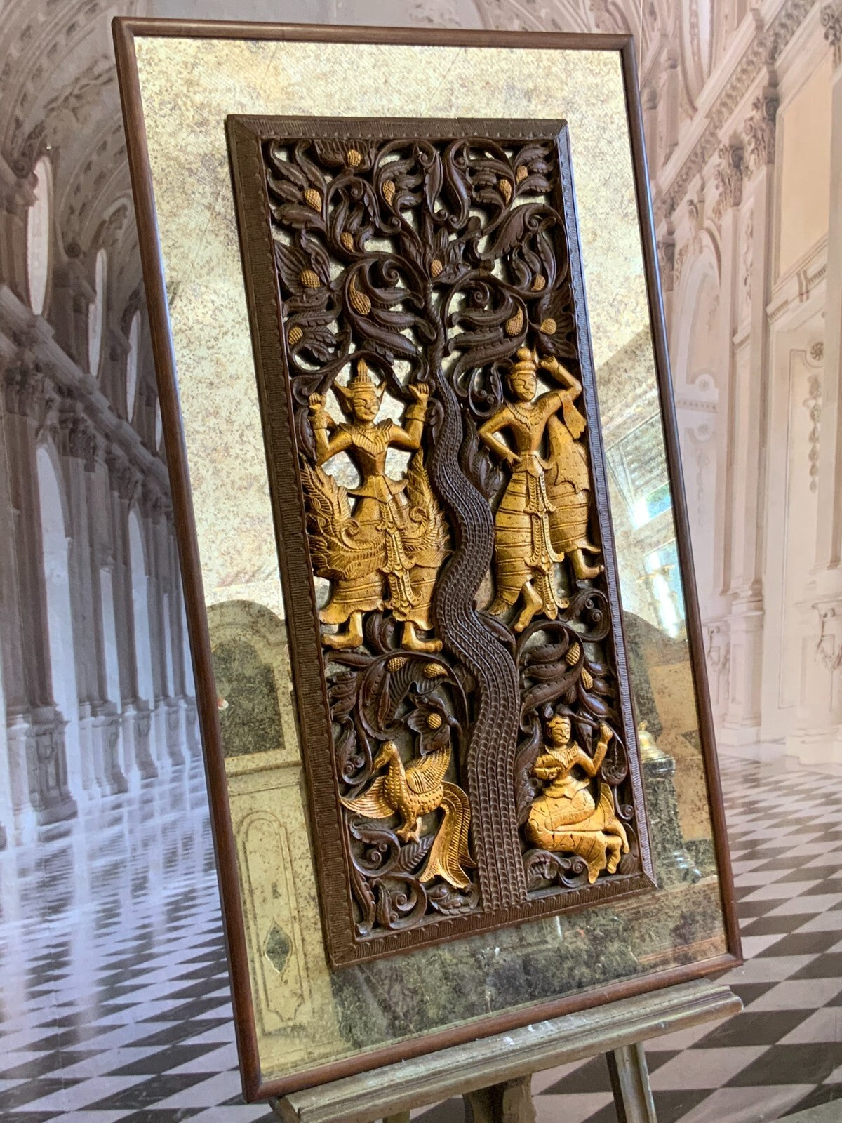 ASIEN RELIEF AUS HOLZ HANDGESCHNITZT UND GEFASST AUF SPIEGEL MONTIERT 68x123cm