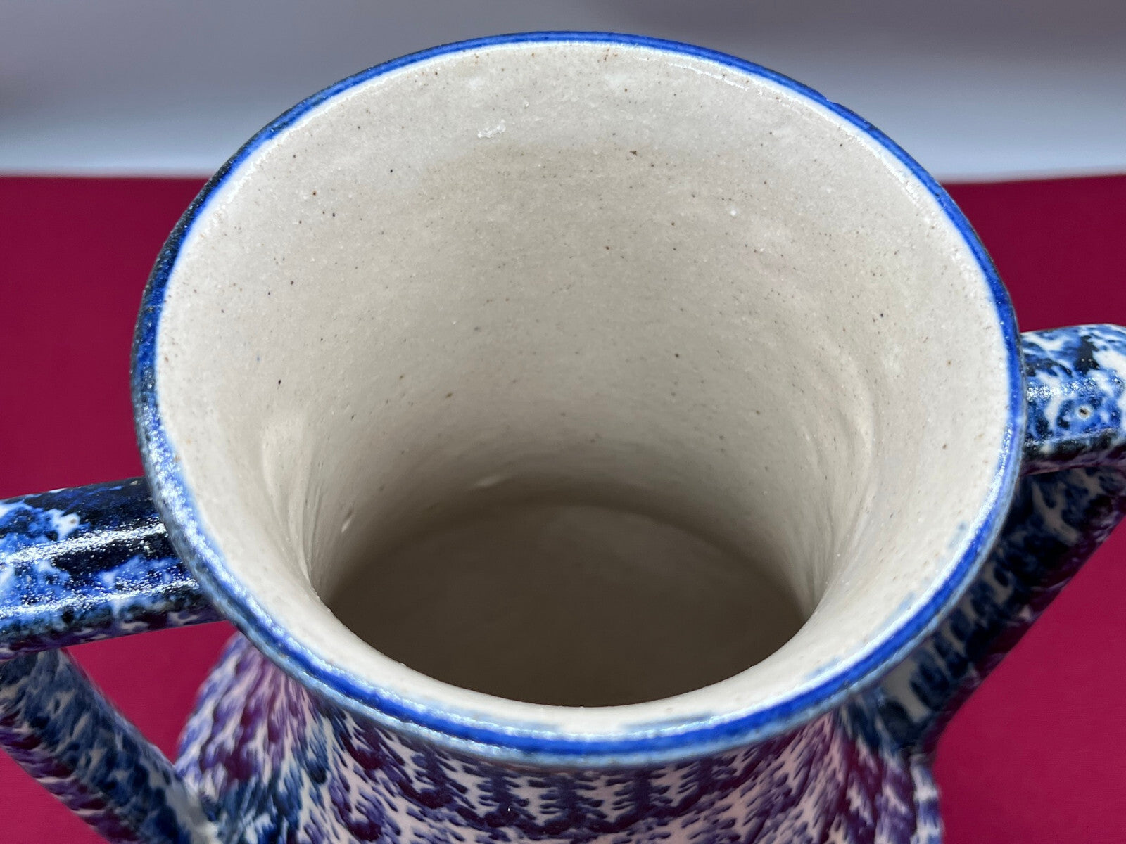 Antike Kanne aus Keramik Majolika Weis blau braun Glasur
