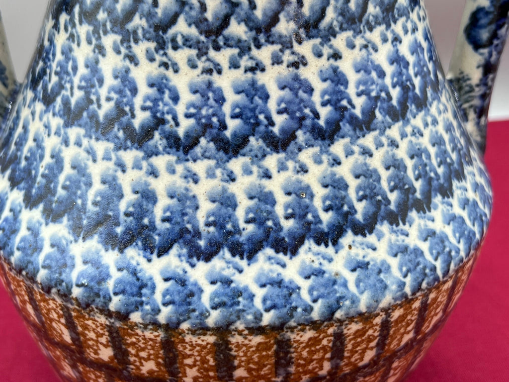 Antike Kanne aus Keramik Majolika Weis blau braun Glasur