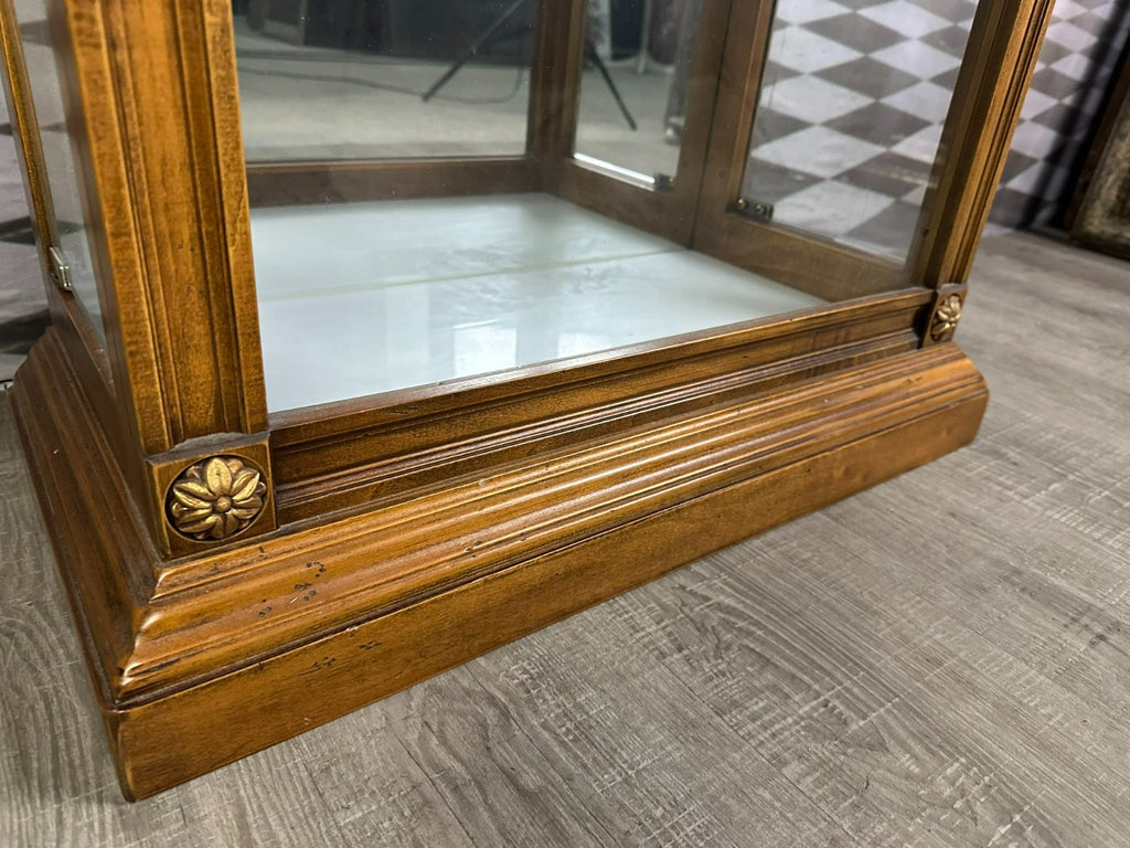 Hohe Vintage Vitrine Louis Seize Stil Holz und Glas Seitenlader