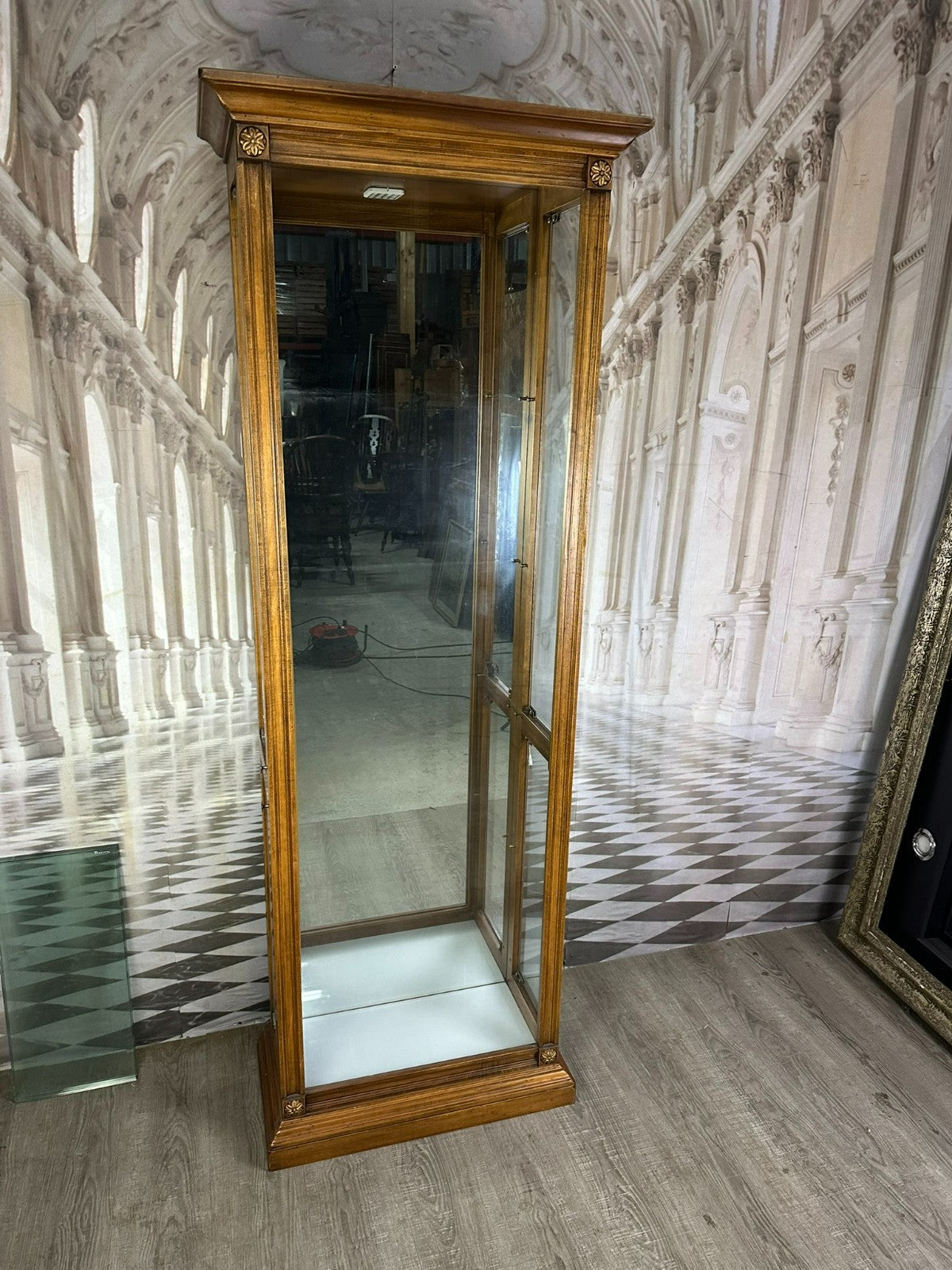 HOHE VINTAGE VITRINE LOUIS SEIZE STIL HOLZ UND GLAS SEITENLADER