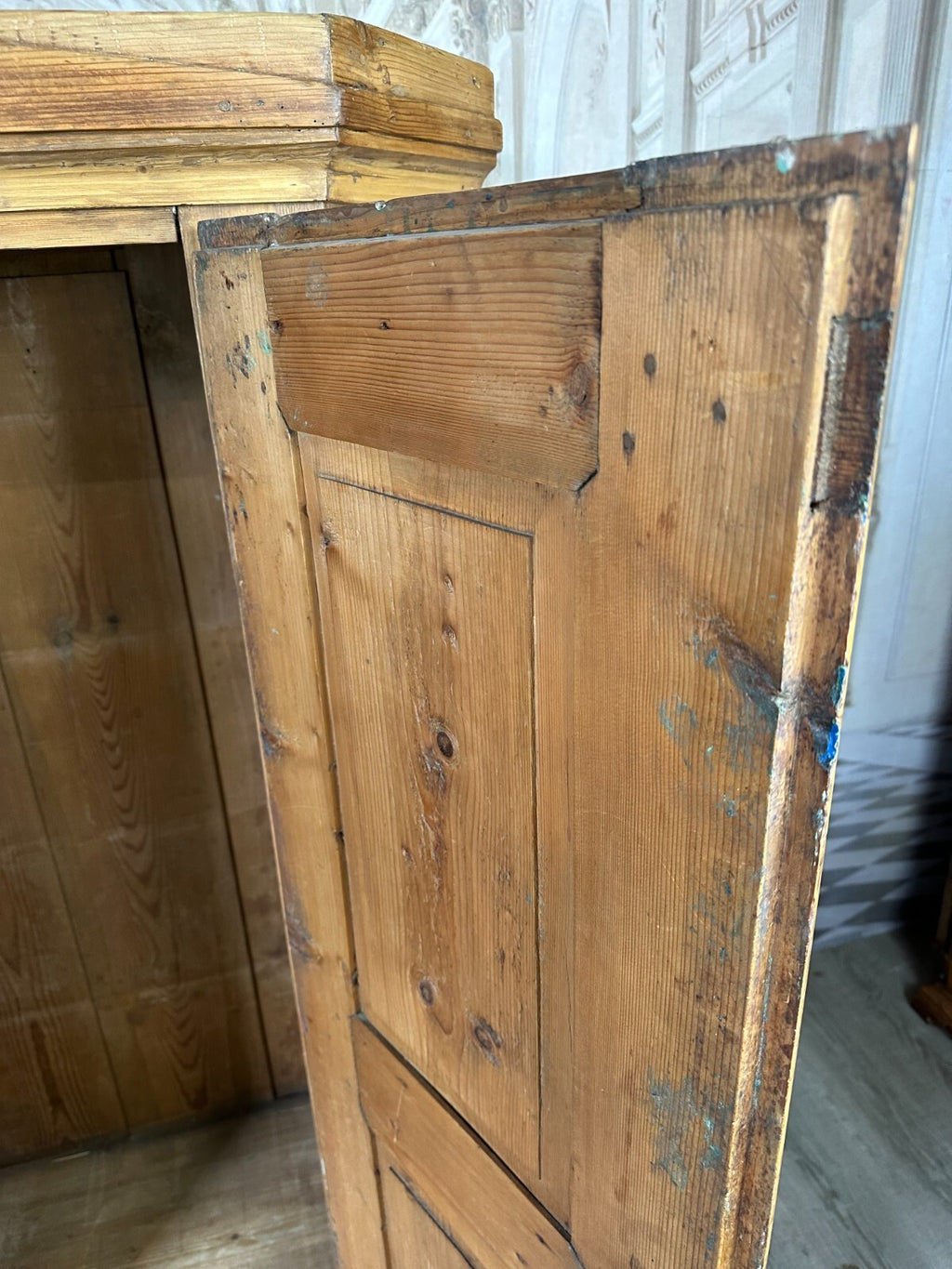 Antiker Bauernschrank Schrank 19 tes Jhdt Holz massiv Abgefasst Kleiderschrank