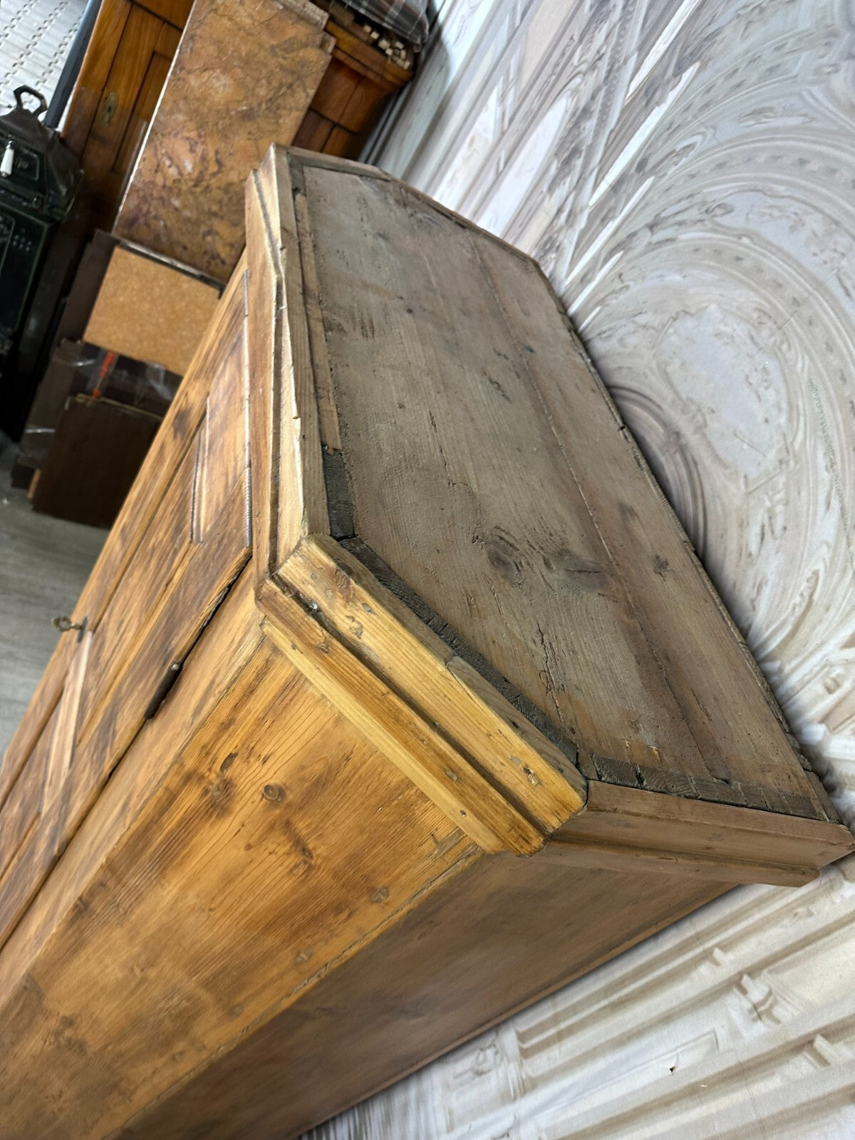 Antiker Bauernschrank Schrank 19 tes Jhdt Holz massiv Abgefasst Kleiderschrank