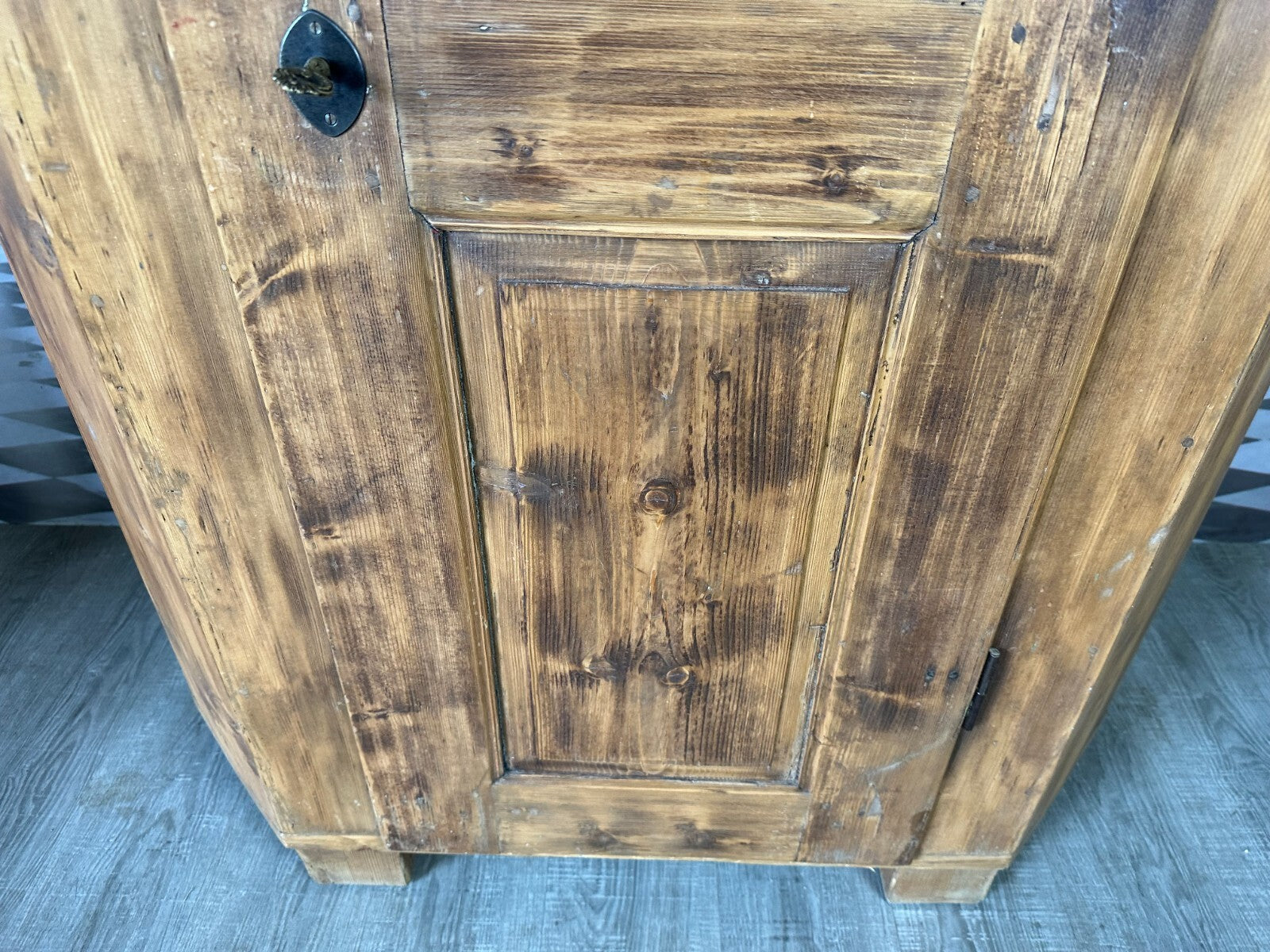 Antiker Bauernschrank Schrank 19 tes Jhdt Holz massiv Abgefasst Kleiderschrank