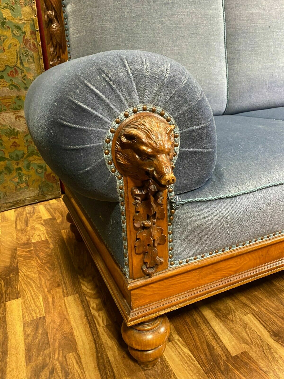 Prunk Sofa Jagd Motive um 1860 massive Schnitzereien Jagdzimmer antik Stabil