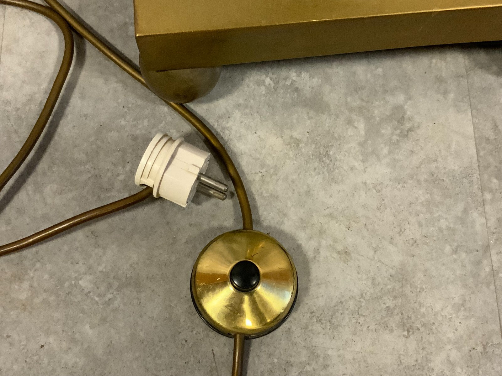 Vintage Stehlampe aus Messing Blech Maximale Höhe 176cm