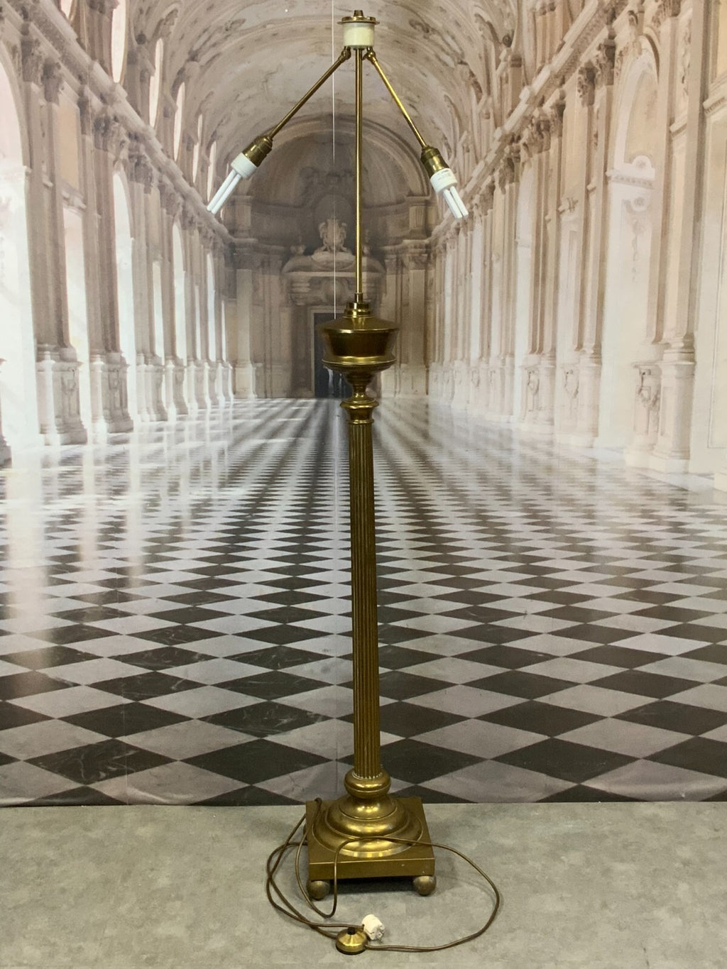 VINTAGE STEHLAMPE AUS MESSING BLECH MAXIMALE HÖHE 176cm
