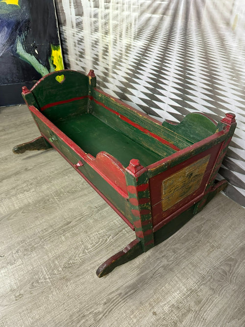 Antike Babywippe 19 tes Jhdt Holz handbemalt datiert 1836 Kinderbett