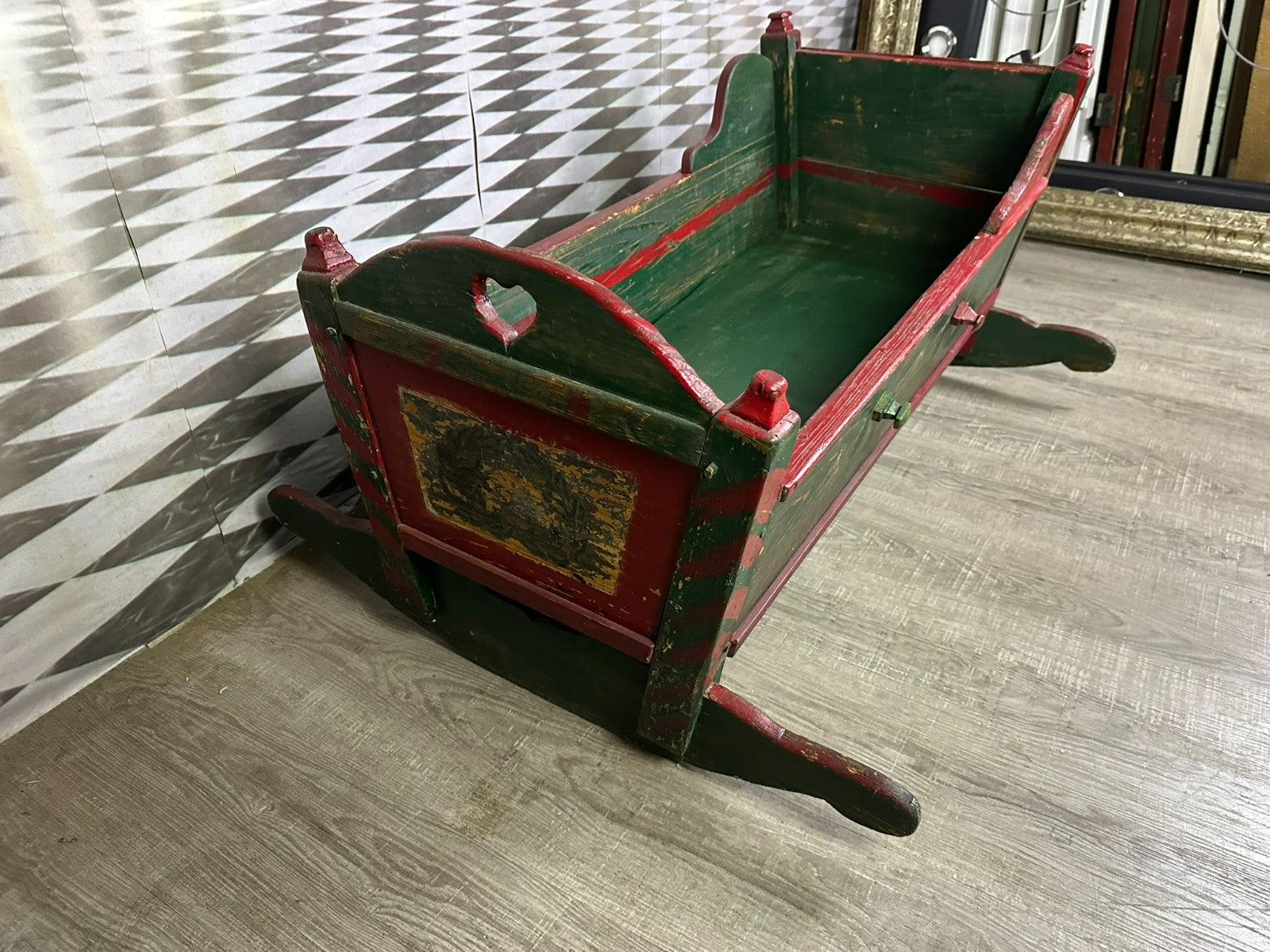 Antike Babywippe 19 tes Jhdt Holz handbemalt datiert 1836 Kinderbett