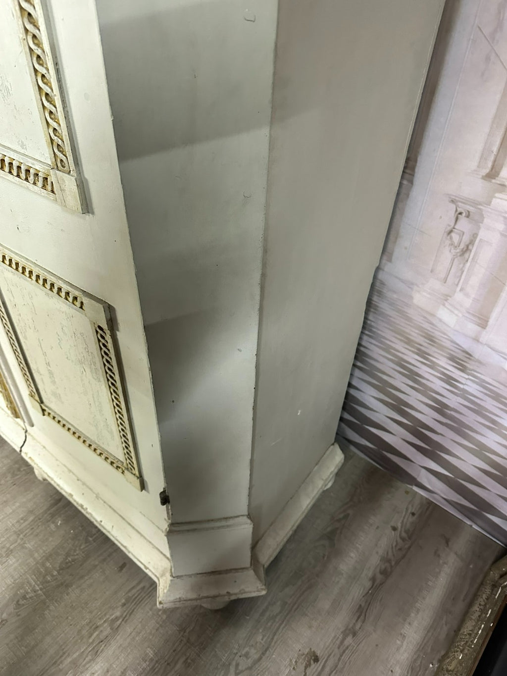 Antiker Barockschrank 1760 Hallenschrank Weichholz neue Fassung Barock Schrank