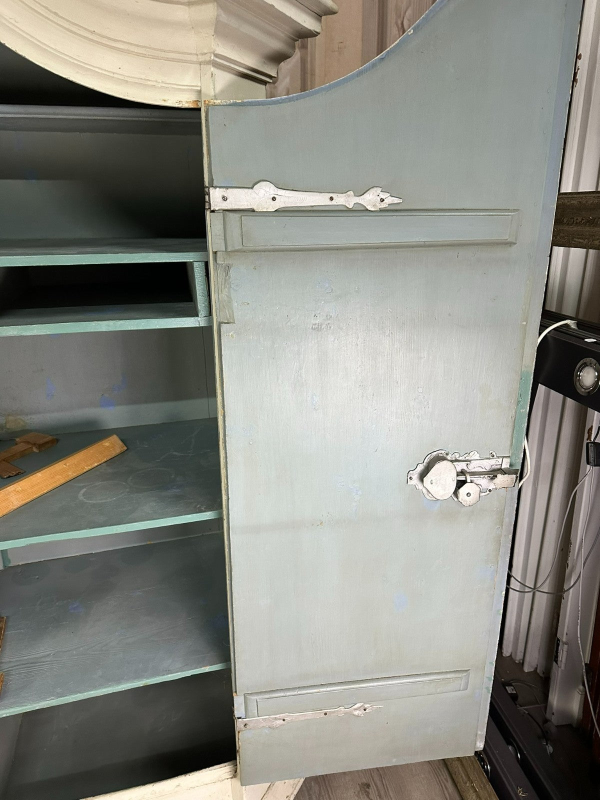 Antiker Barockschrank 1760 Hallenschrank Weichholz neue Fassung Barock Schrank
