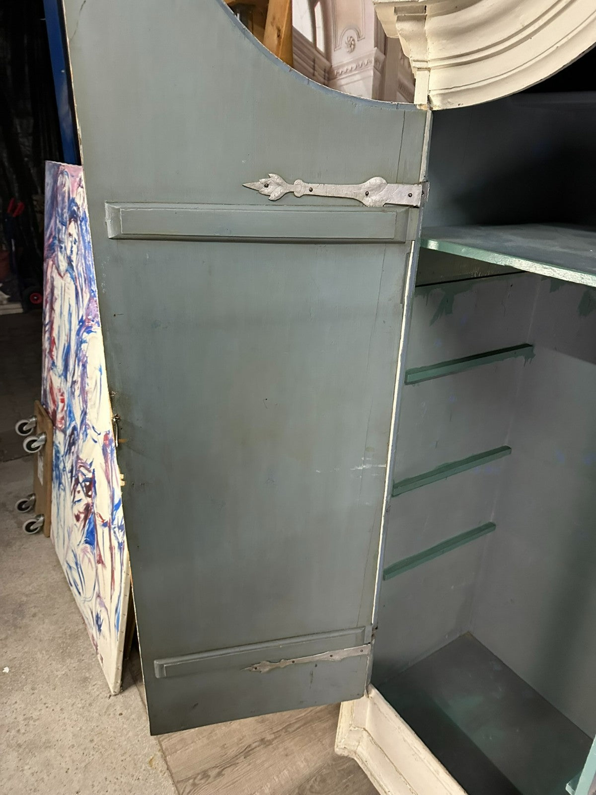 Antiker Barockschrank 1760 Hallenschrank Weichholz neue Fassung Barock Schrank