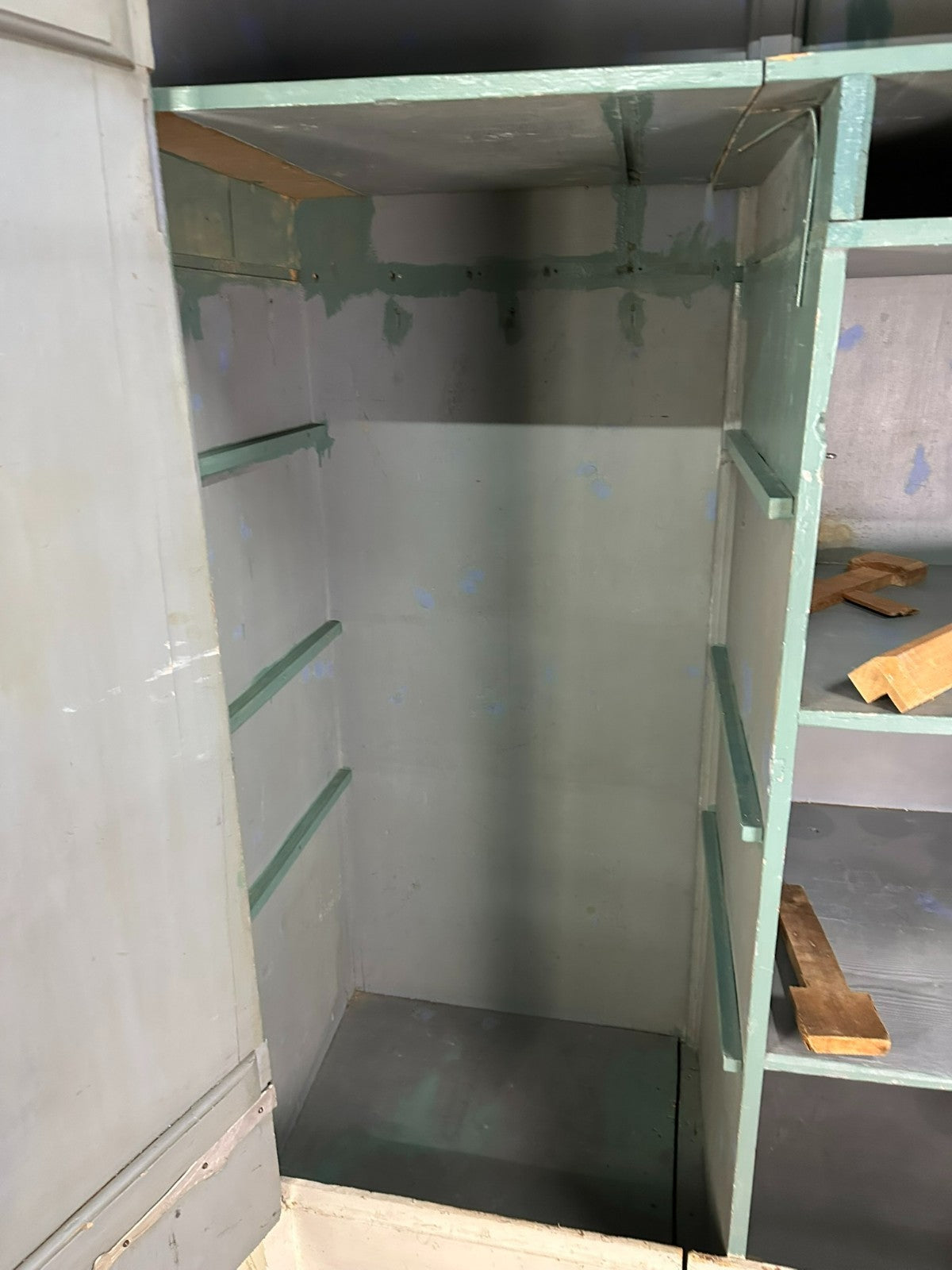 Antiker Barockschrank 1760 Hallenschrank Weichholz neue Fassung Barock Schrank
