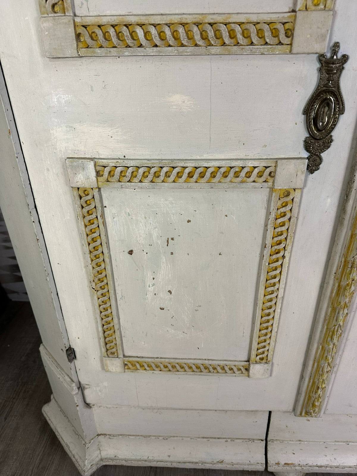 Antiker Barockschrank 1760 Hallenschrank Weichholz neue Fassung Barock Schrank