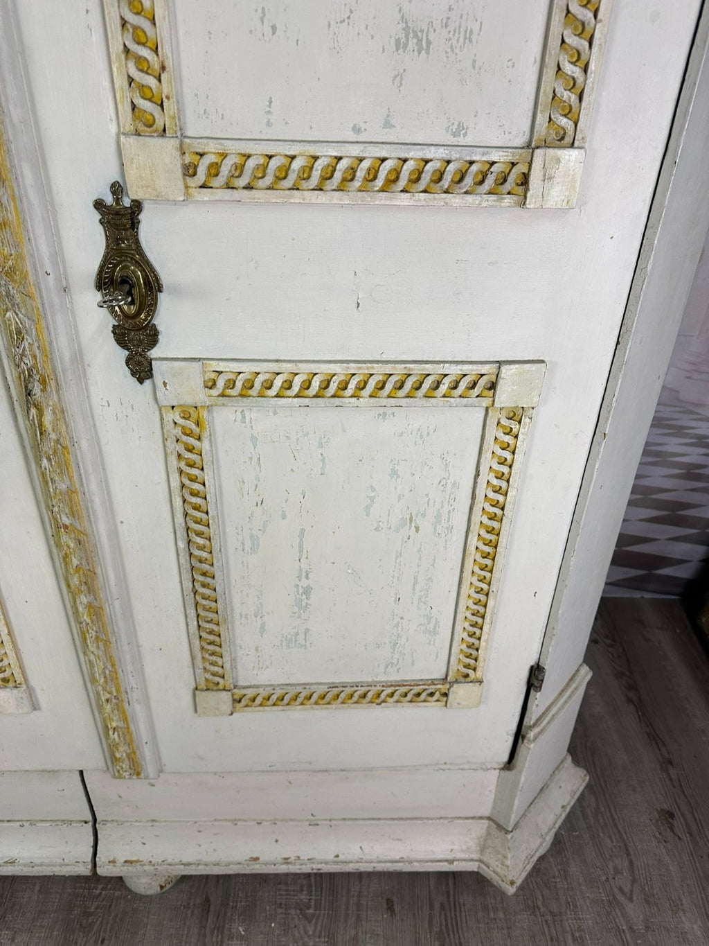 Antiker Barockschrank 1760 Hallenschrank Weichholz neue Fassung Barock Schrank