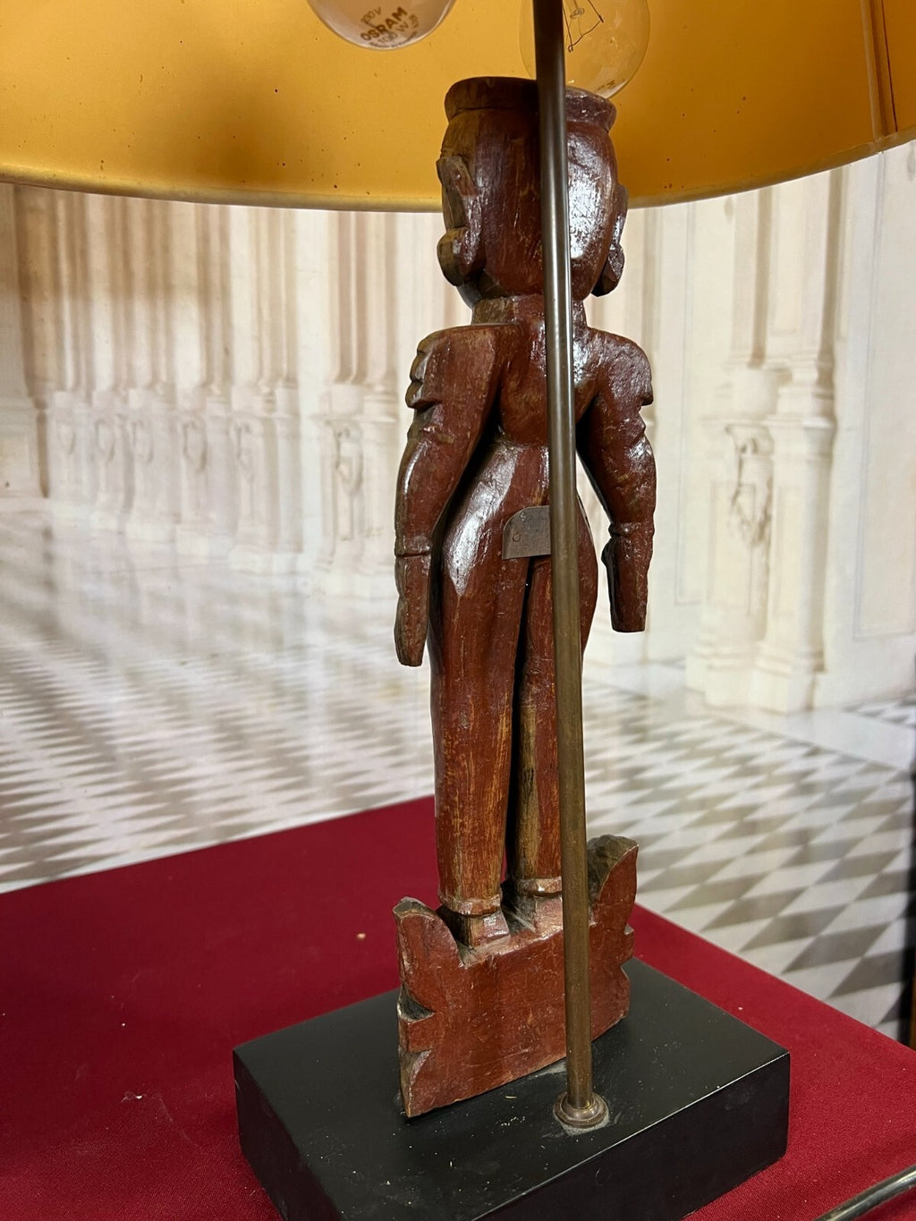 Paar Tischlampen Asia Figuren Skulpturen Holz handgeschnitzt