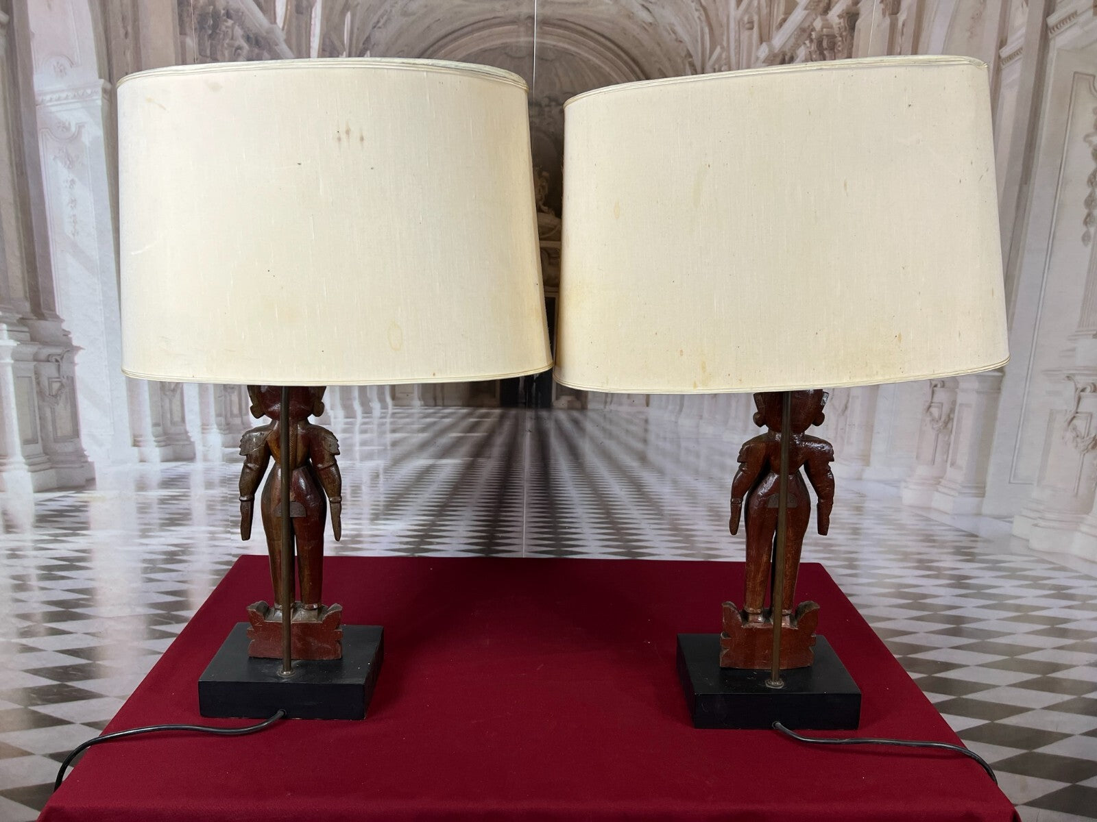 Paar Tischlampen Asia Figuren Skulpturen Holz handgeschnitzt