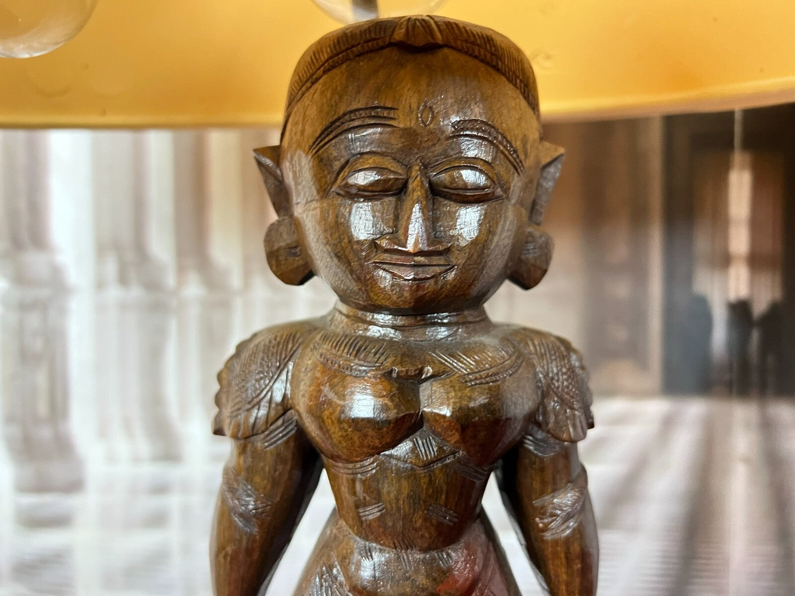 Paar Tischlampen Asia Figuren Skulpturen Holz handgeschnitzt