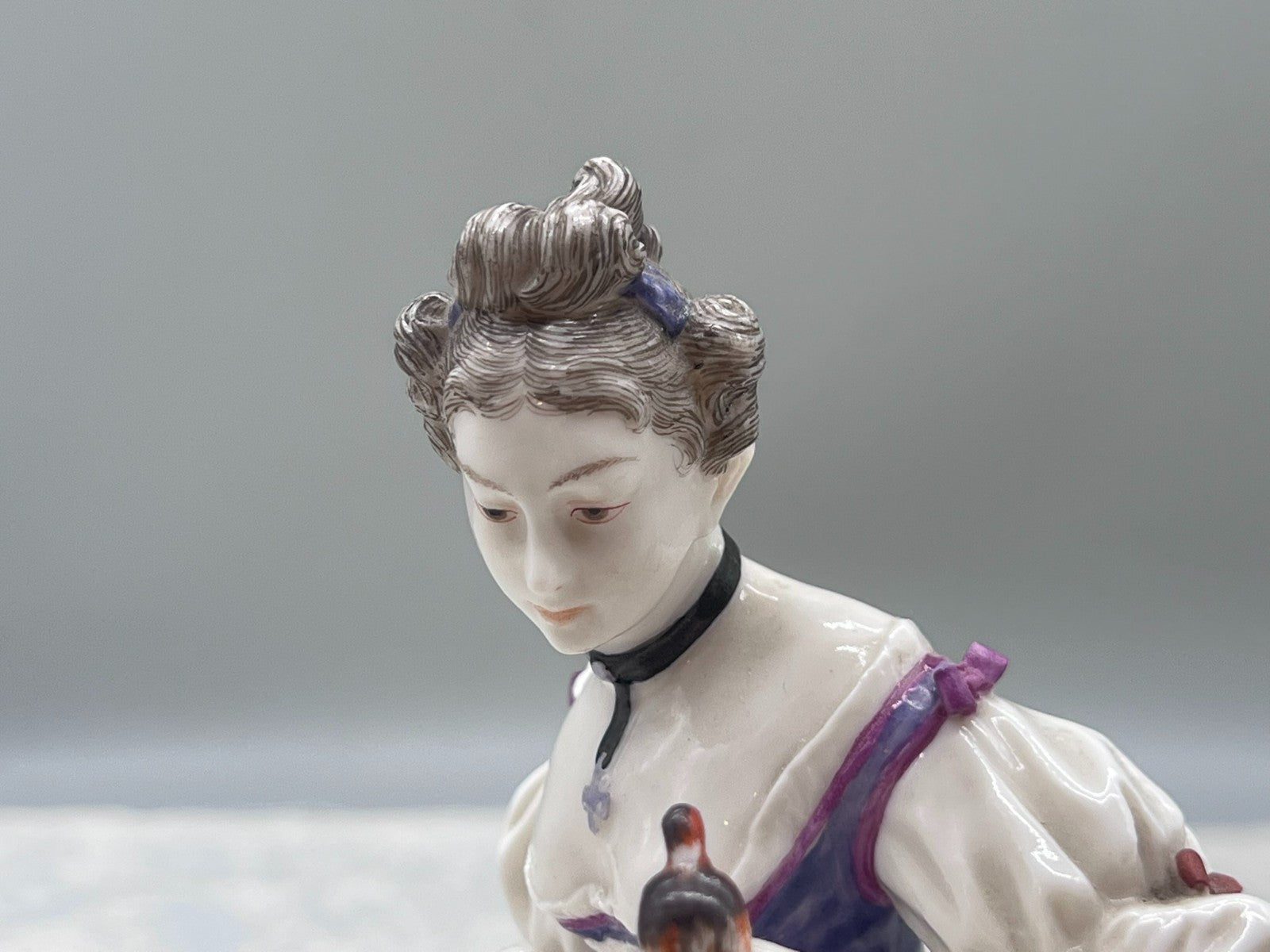 Nymphenburg Porzellan Figur Galante Dame mit Vogel