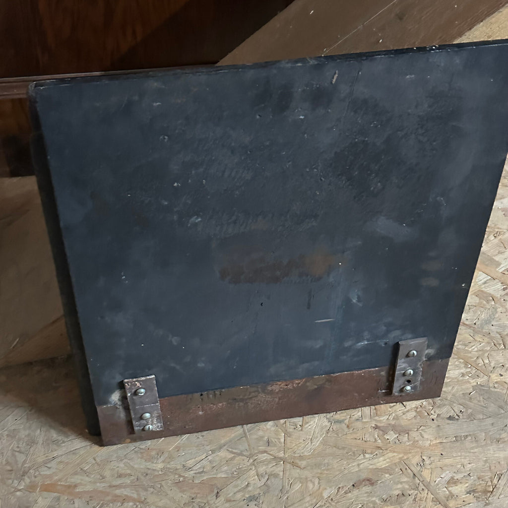 Antike Barock Ofenplatte aus Eisen 19 tes Jhdt 45x52cm Personen