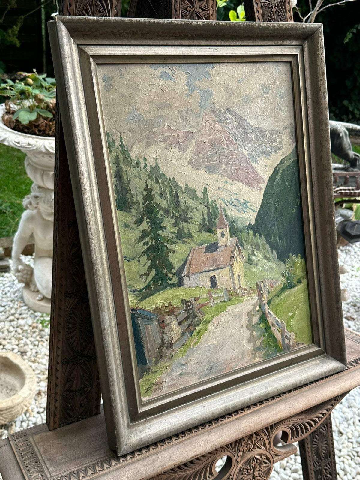 Antikes Ölgemälde von 1939 Kapelle am Wanderweg im Gebirge signiert