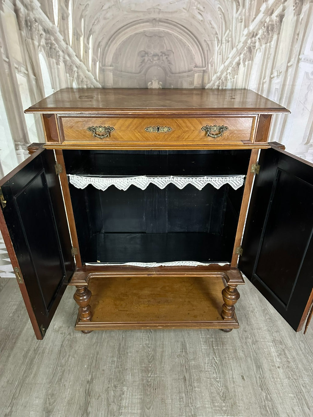 Antikes Vertiko um 1880 Übergang Gründerzeit / Jugendstil Nussbaum