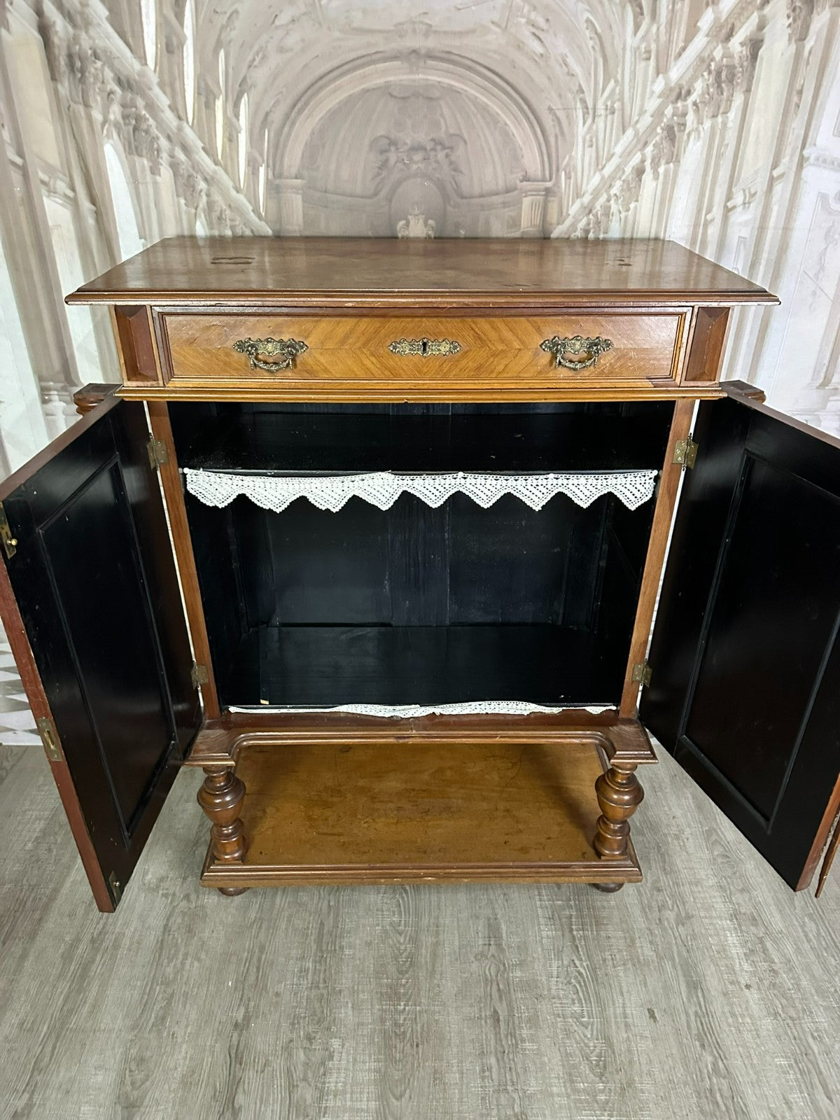 Antikes Vertiko um 1880 Übergang Gründerzeit / Jugendstil Nussbaum