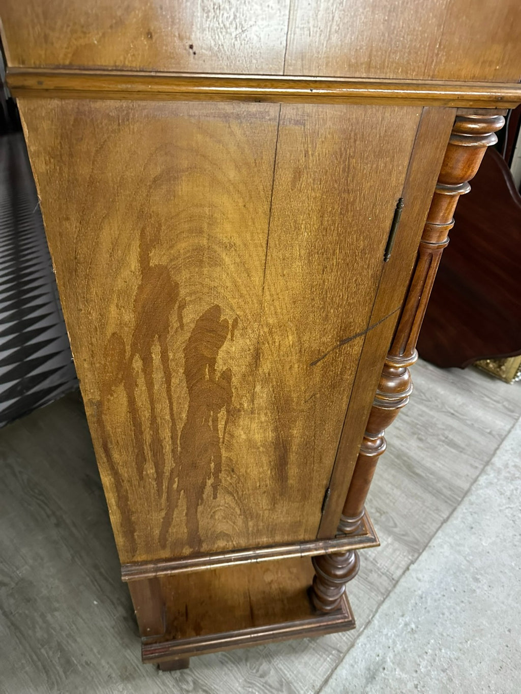 Antikes Vertiko um 1880 Übergang Gründerzeit / Jugendstil Nussbaum