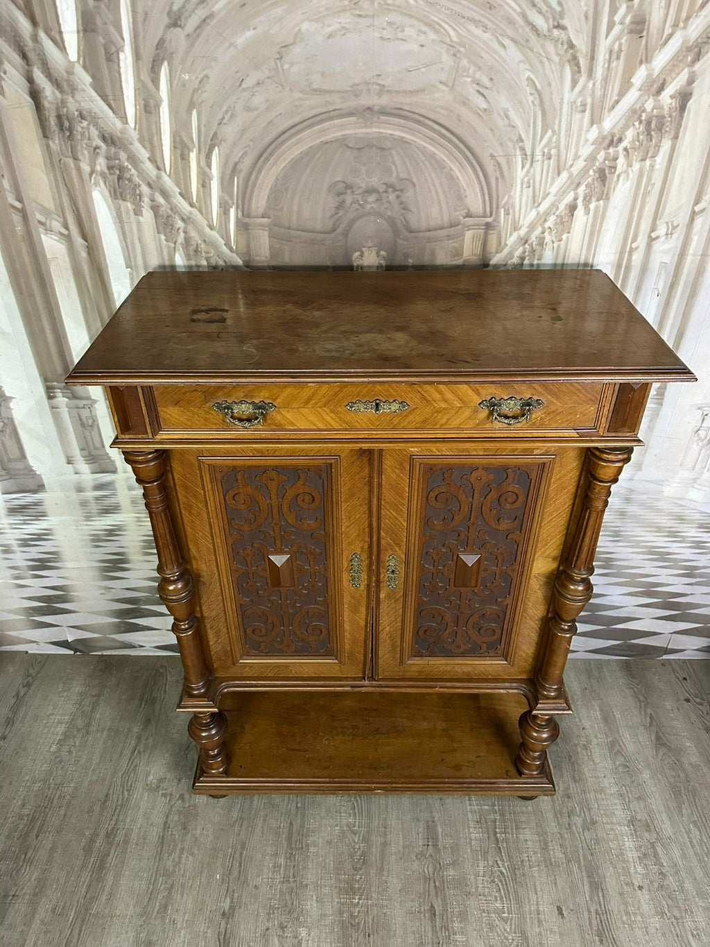 Antikes Vertiko um 1880 Übergang Gründerzeit / Jugendstil Nussbaum