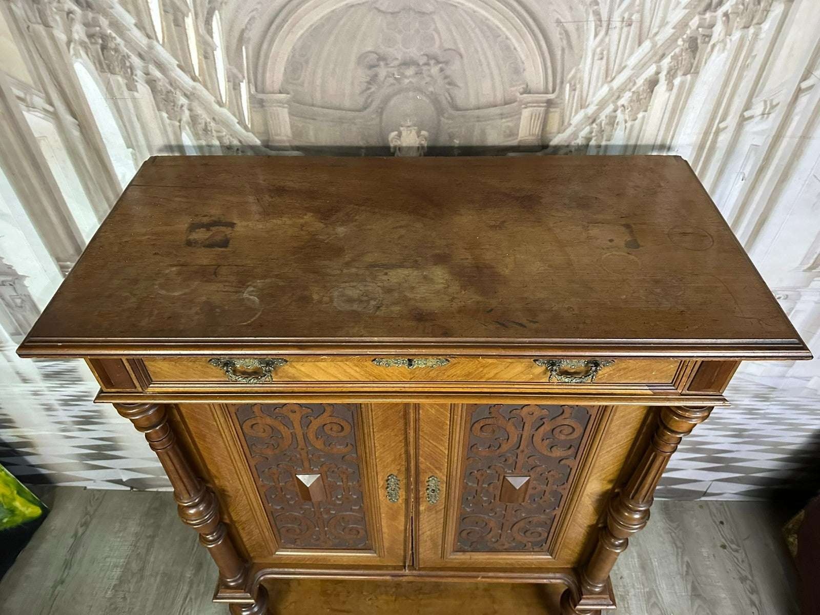 Antikes Vertiko um 1880 Übergang Gründerzeit / Jugendstil Nussbaum