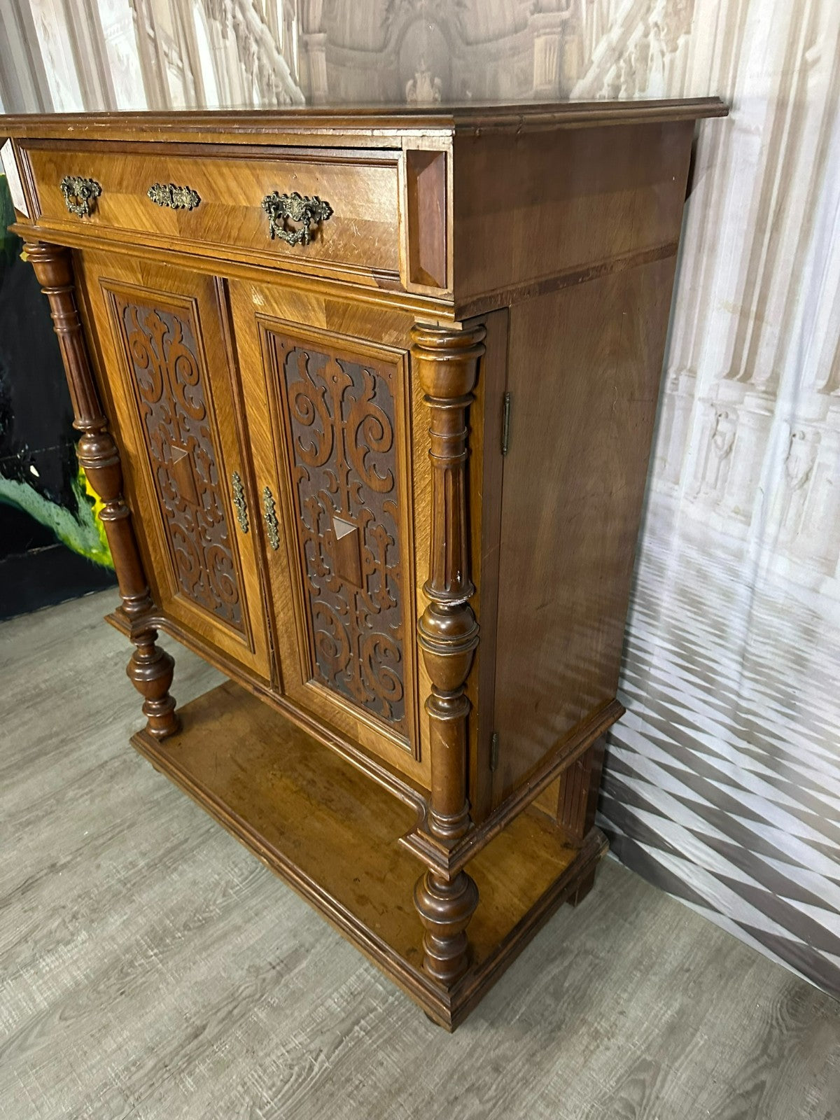 Antikes Vertiko um 1880 Übergang Gründerzeit / Jugendstil Nussbaum