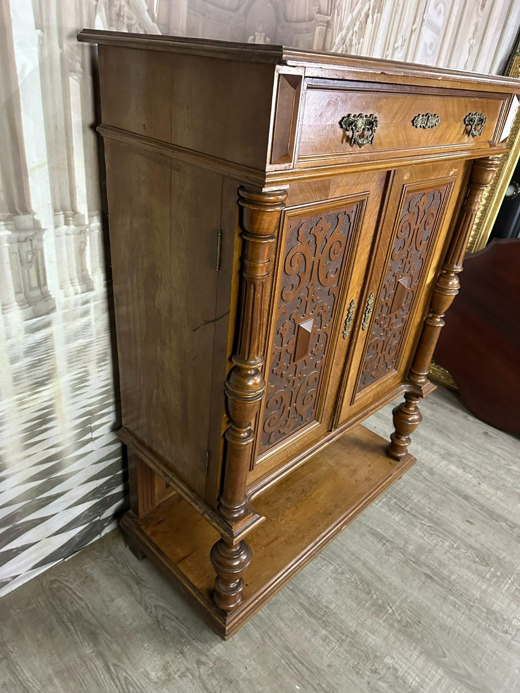 Antikes Vertiko um 1880 Übergang Gründerzeit / Jugendstil Nussbaum