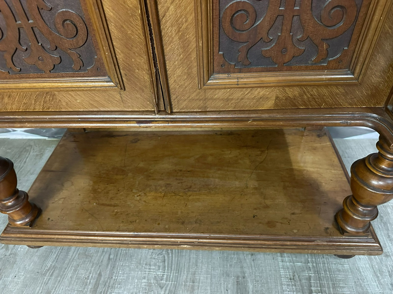 Antikes Vertiko um 1880 Übergang Gründerzeit / Jugendstil Nussbaum