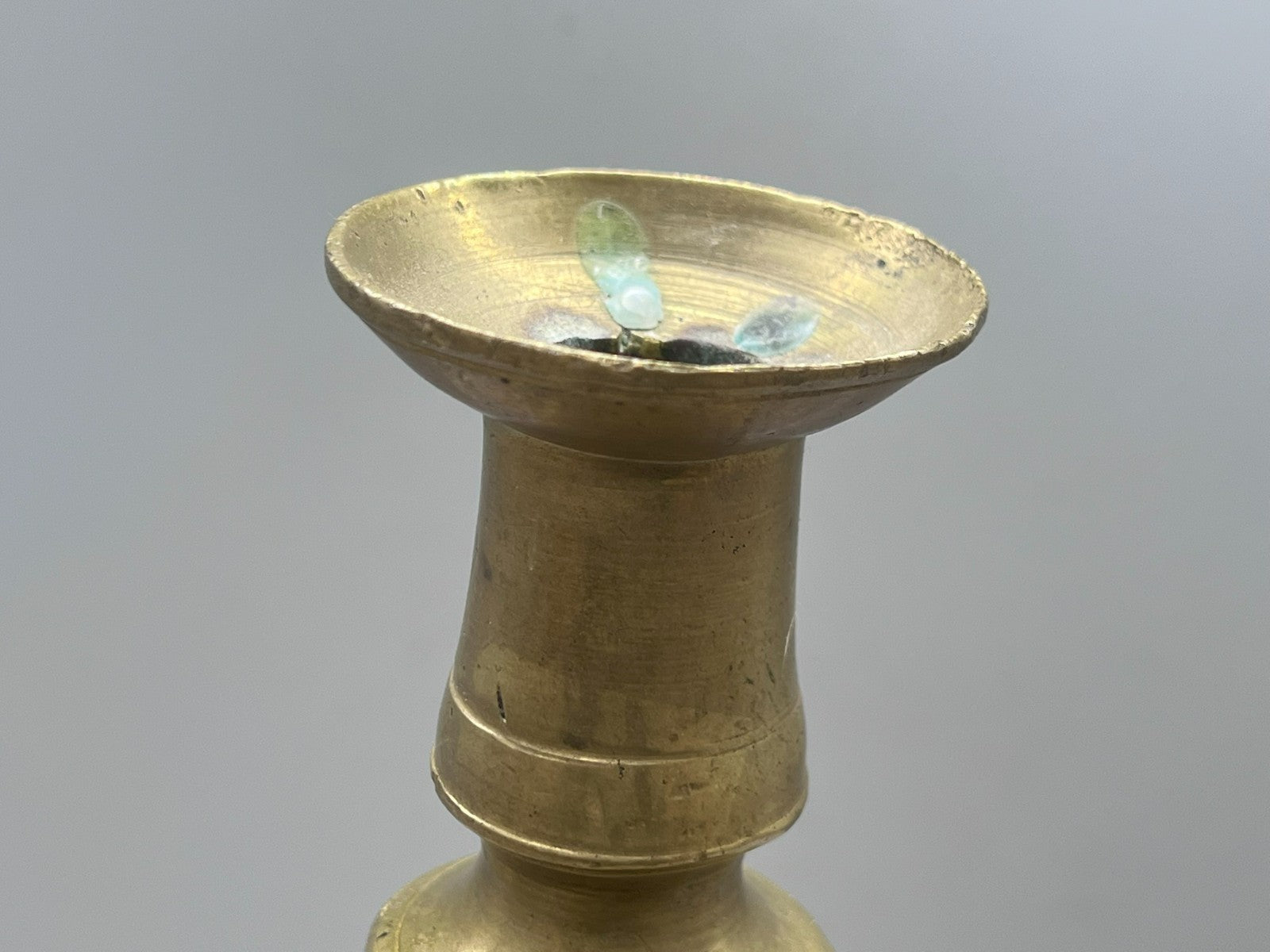 Grosser antiker Kerzenleuchter aus Bronze Altarleuchter Kragenleuchter 2kg
