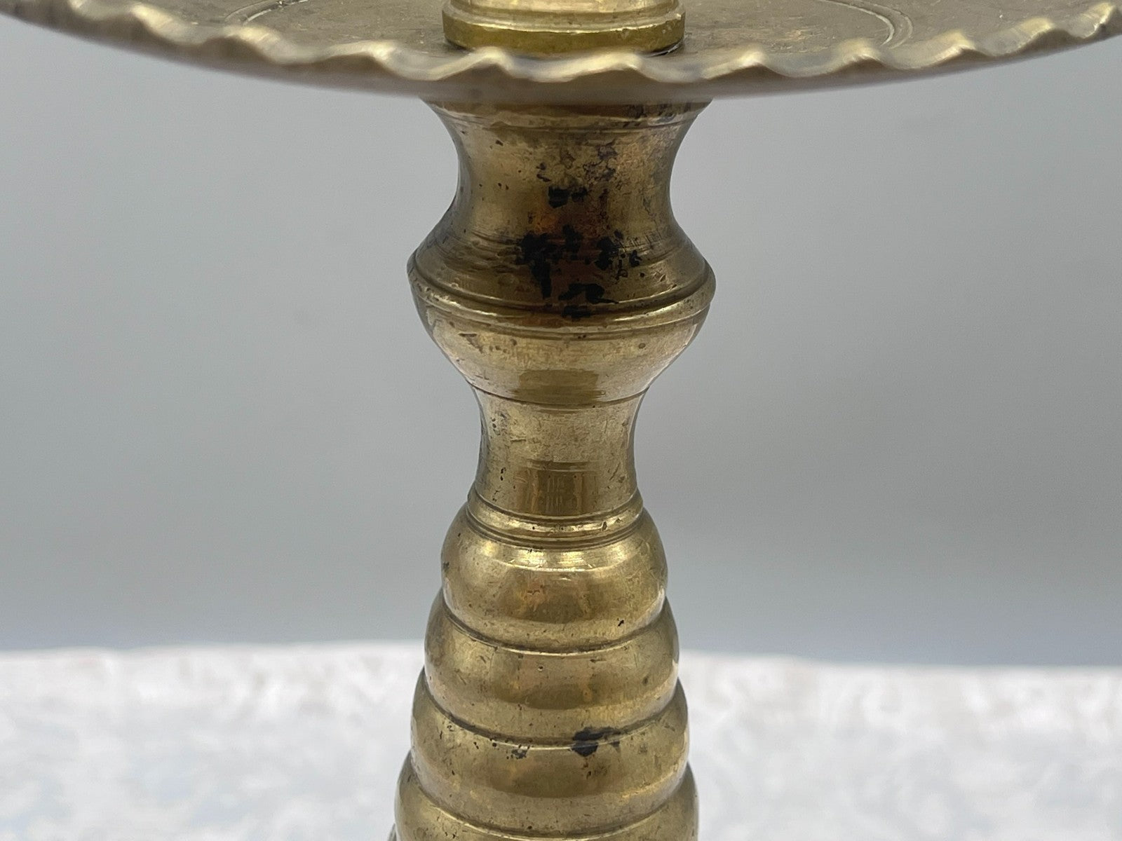 Grosser antiker Kerzenleuchter aus Bronze Altarleuchter Kragenleuchter 2kg