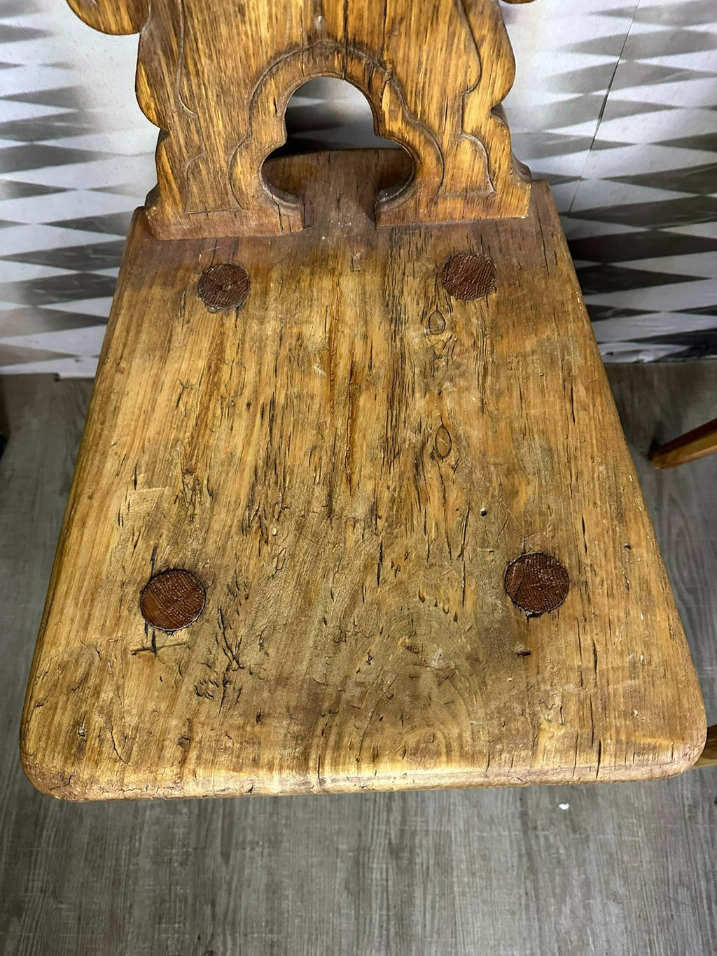 Fünf antike Brettstühle 5x antiker Stuhl Brettstuhl Holz massiv Weichholz