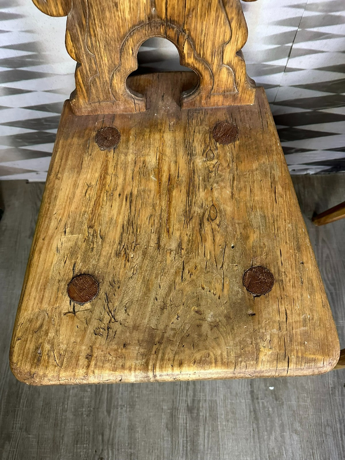 Fünf antike Brettstühle 5x antiker Stuhl Brettstuhl Holz massiv Weichholz