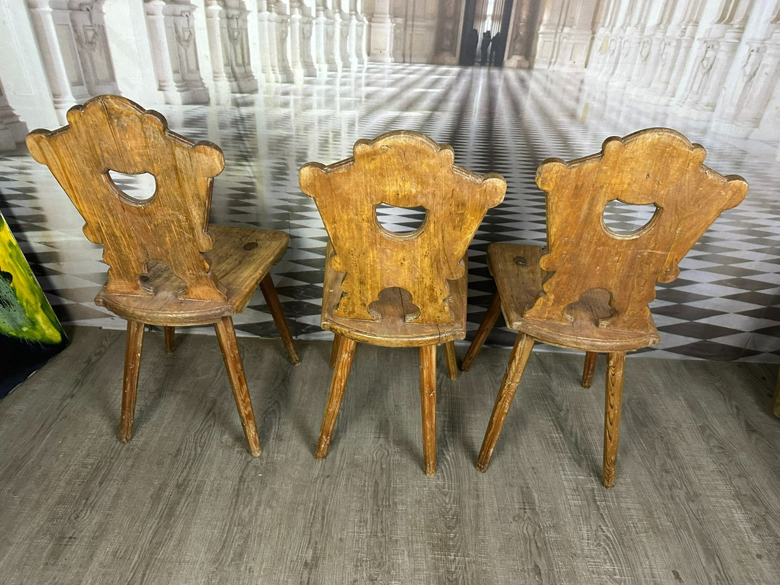 Fünf antike Brettstühle 5x antiker Stuhl Brettstuhl Holz massiv Weichholz