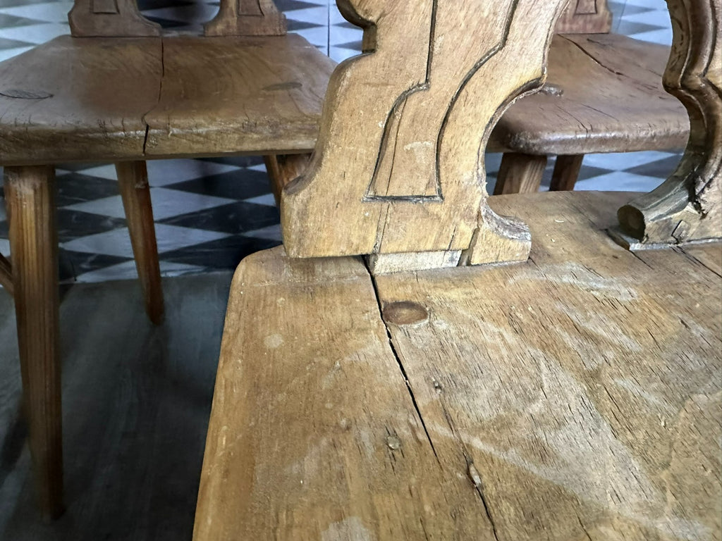 Fünf antike Brettstühle 5x antiker Stuhl Brettstuhl Holz massiv Weichholz