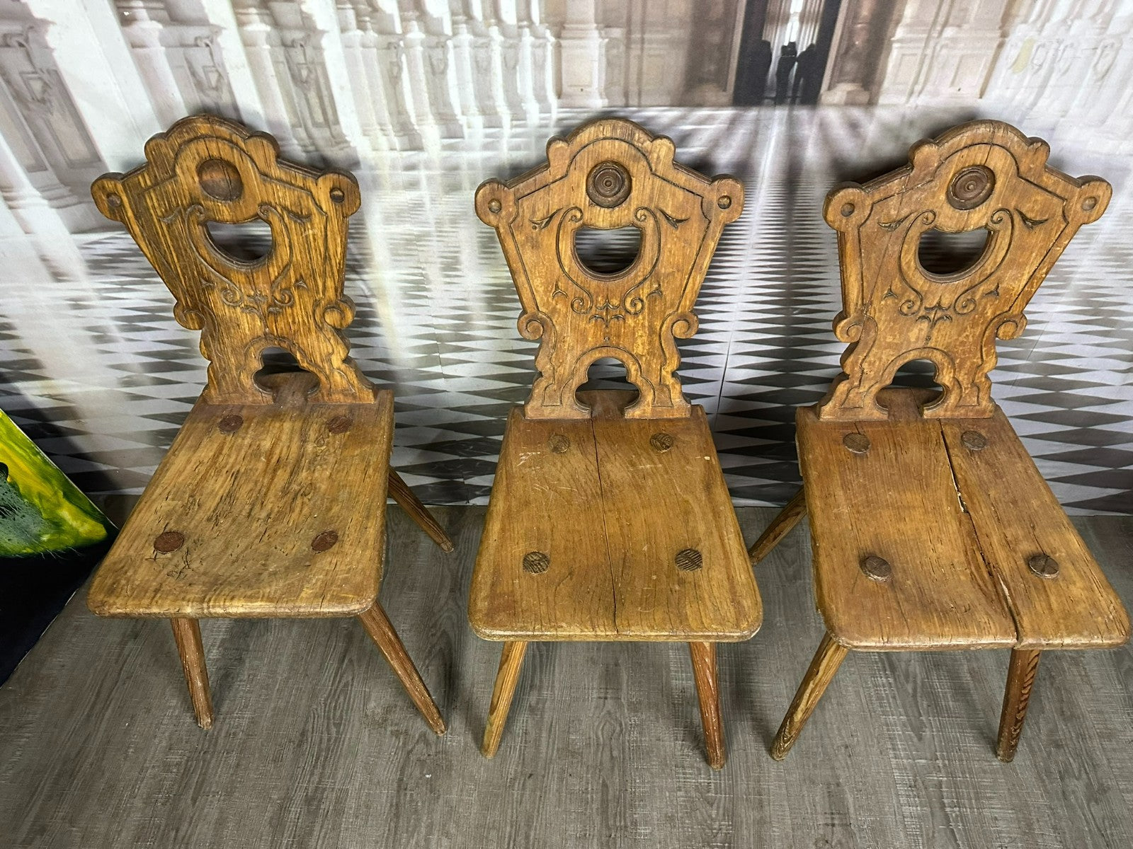 Fünf antike Brettstühle 5x antiker Stuhl Brettstuhl Holz massiv Weichholz