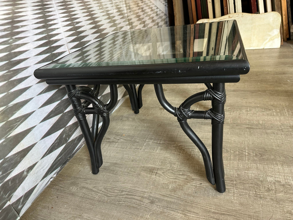 Vintage Beistelltisch Holz und Geflecht schwarz gefasst mit Glasplatte