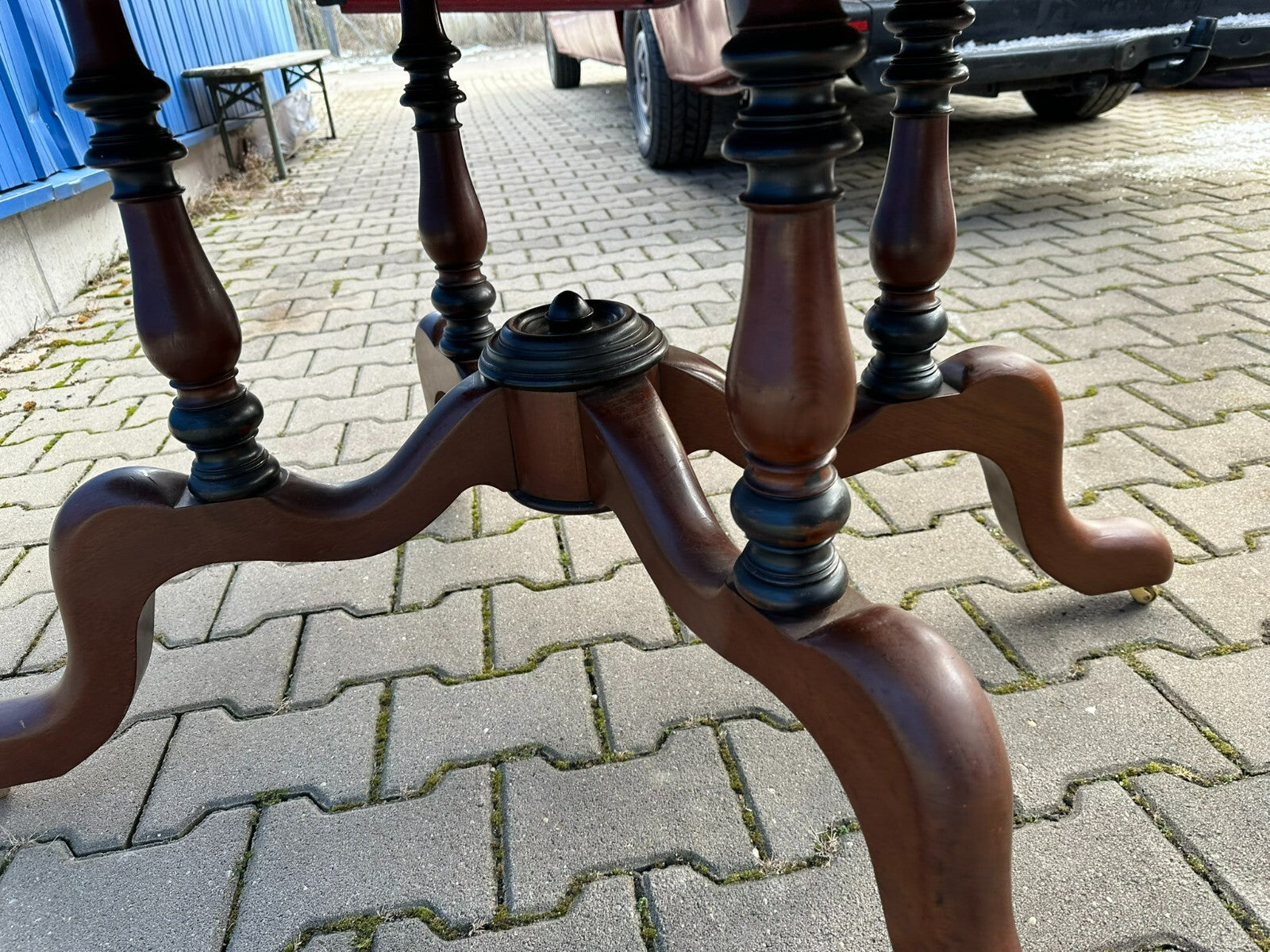 Antiker Horrix Esstisch Mahagoni mit Ebonisierung und Spinnenkopf Fuss