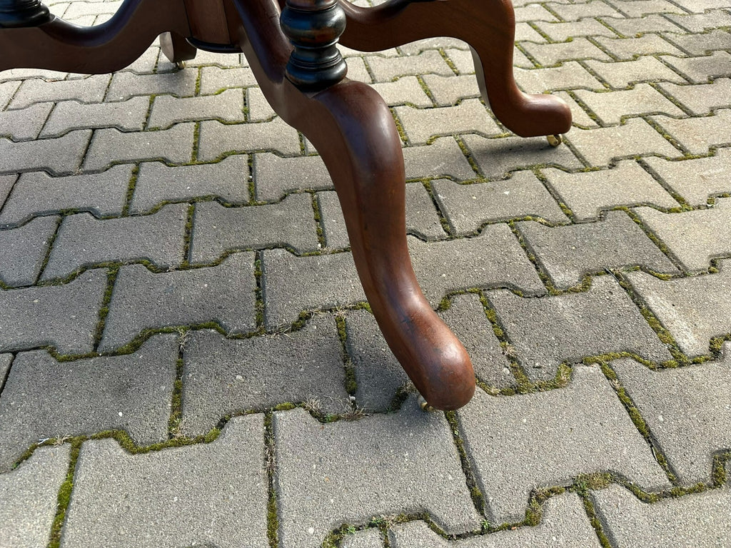 Antiker Horrix Esstisch Mahagoni mit Ebonisierung und Spinnenkopf Fuss