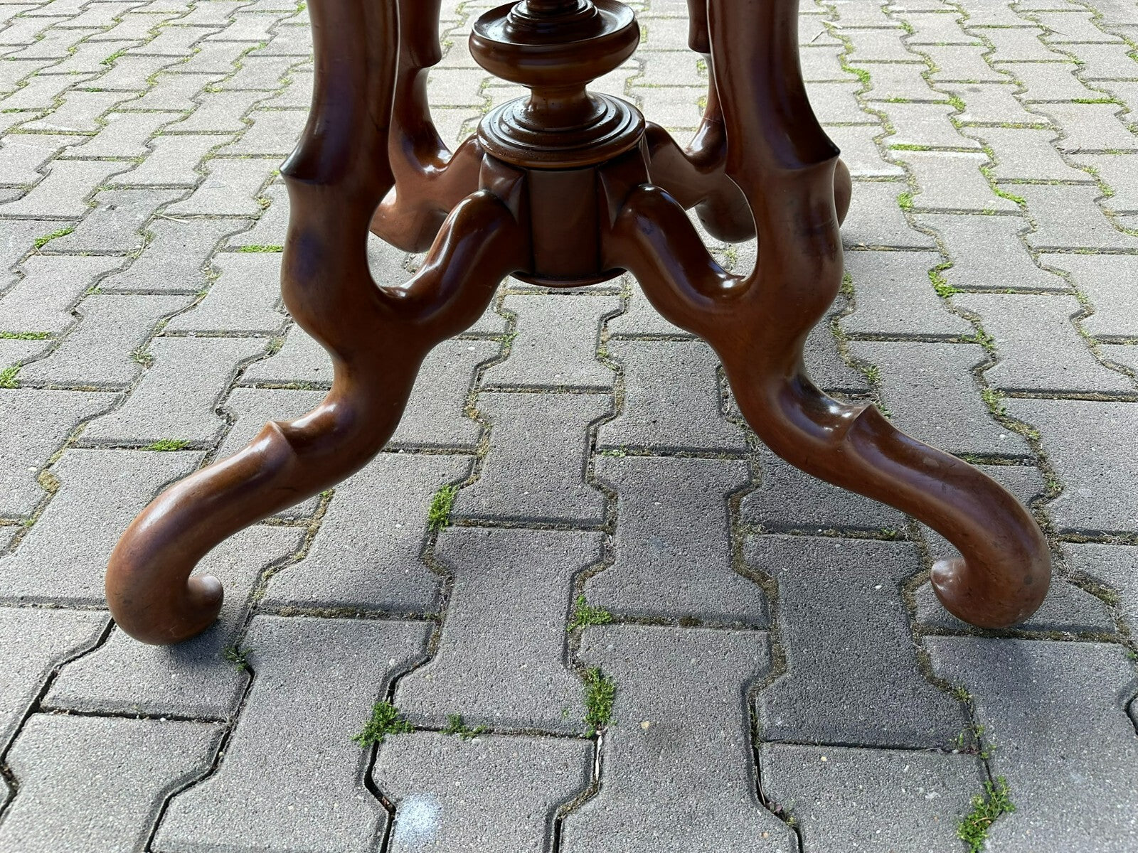 Antiker Tisch Beistelltisch Louis Philippe um 1860 Mahagoni Spinnenkopf Fuss