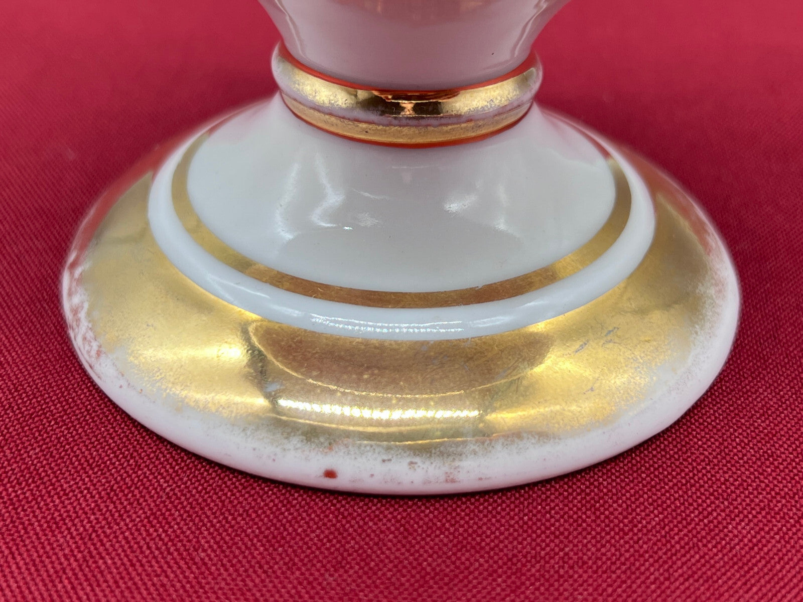 Antike Amphore aus Porzellan handbemalt und vergoldet Historismus um 1880