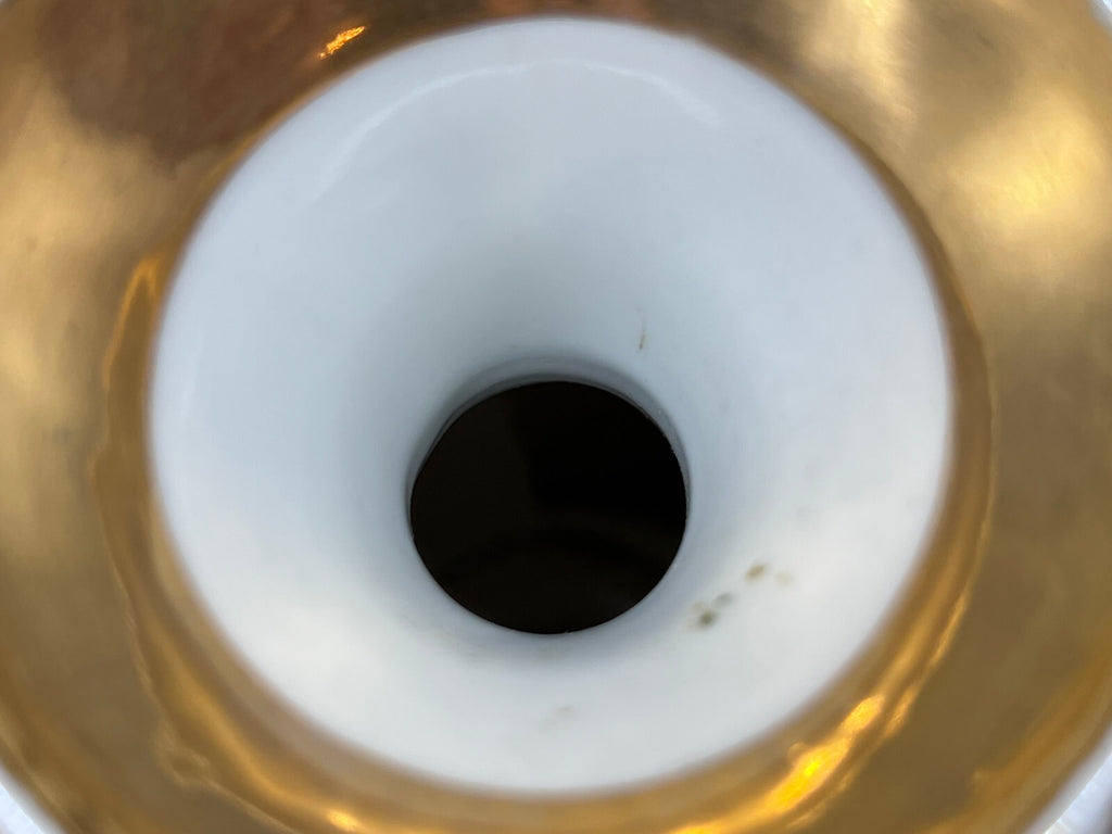 Antike Amphore aus Porzellan handbemalt und vergoldet Historismus um 1880
