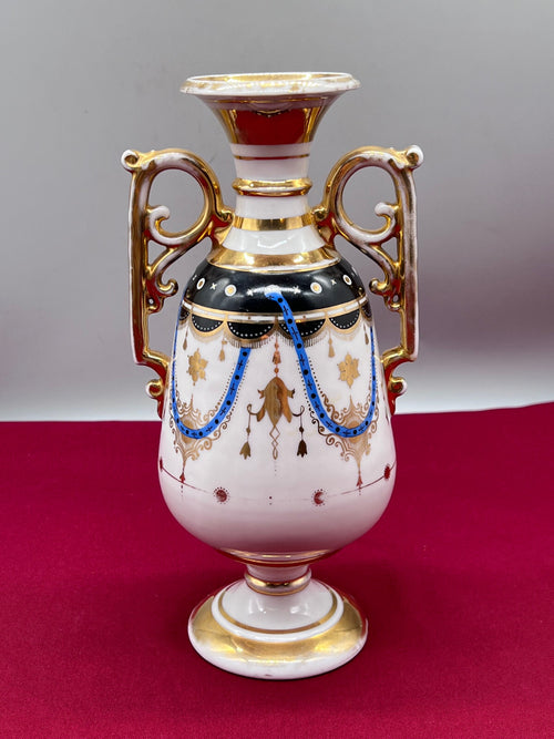 ANTIKE AMPHORE AUS PORZELLAN HANDBEMALT UND VERGOLDET HISTORISMUS UM 1880
